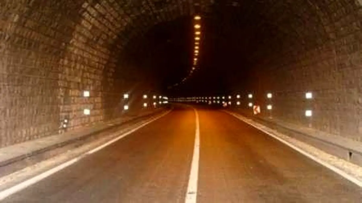 از کندوان همچنان سنگ می‌بارد/ احتمال ریزش شدیدتر وجود دارد/ ویدئو