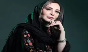 پوشش متفاوت افسانه بایگان بر سر مزار استاد شجریان/ عکس