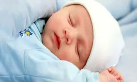 ۸ رفتاری که هرگز نباید با یک نوزاد انجام دهید