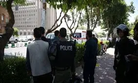 نصب تصاویر شهدای حمله تروریستی در خیابانهای اطراف مجلس +فیلم