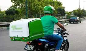 کارگران تحویل‌دهنده مواد غذایی در دوره کرونا چگونه روزگار می‌گذرانند؟