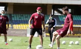 یحیی برای شاگردانش کری خواند