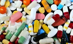 روزهای سیاه دارو/ سرگردانی بیماران در ناصرخسرو برای تهیه داروی کرونا