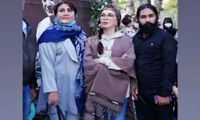 حضور افسانه بایگان بر سر مزار استاد شجریان با پوششی متفاوت/ ویدئو