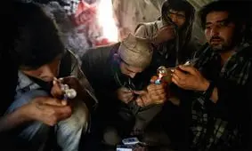 بدترین و عجیب‌ترین نوع اعتیاد در پاکستان چیست؟/ عکس