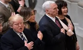 حرکت عجیب ترامپ در کلیسای لاس‌وگاس/ شمردن پول اهدایی جلوی چشم همه!