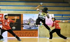 تصاویری از دیدار تیم های هندبال پرسپولیس بهبهان و کربنات فیروزآباد