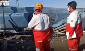 واژگونی اتوبوس مسافربری در اتوبان قم - کاشان