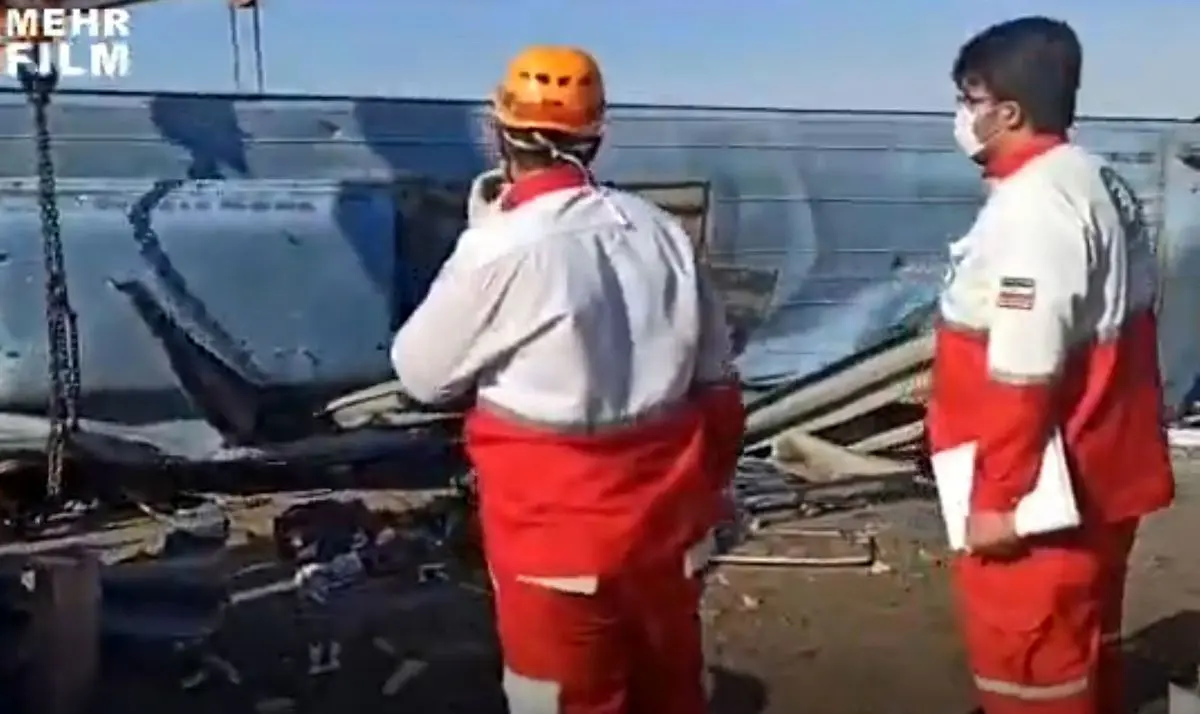 واژگونی اتوبوس مسافربری در اتوبان قم - کاشان