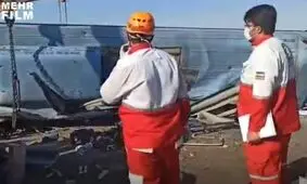 واژگونی اتوبوس مسافربری در اتوبان قم - کاشان