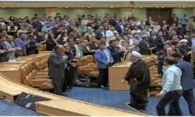 نخستین تصویر از مراسم افطار دیروز در اینستاگرام رییس جمهور؛ عماد الدین خاتمی در کنار روحانی/تصاویری از مراسم افطار رییس جمهور با حضور جوانان