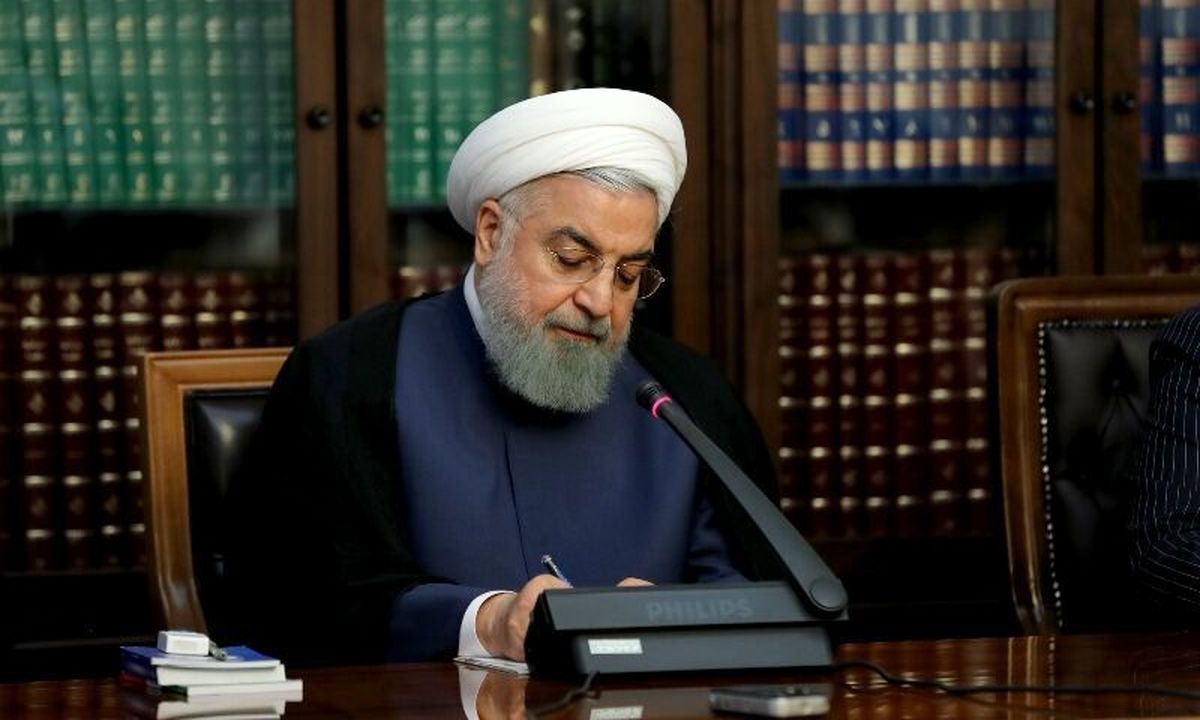 روحانی :دست همه فداکاران و مدافعان سلامت را می بوسم