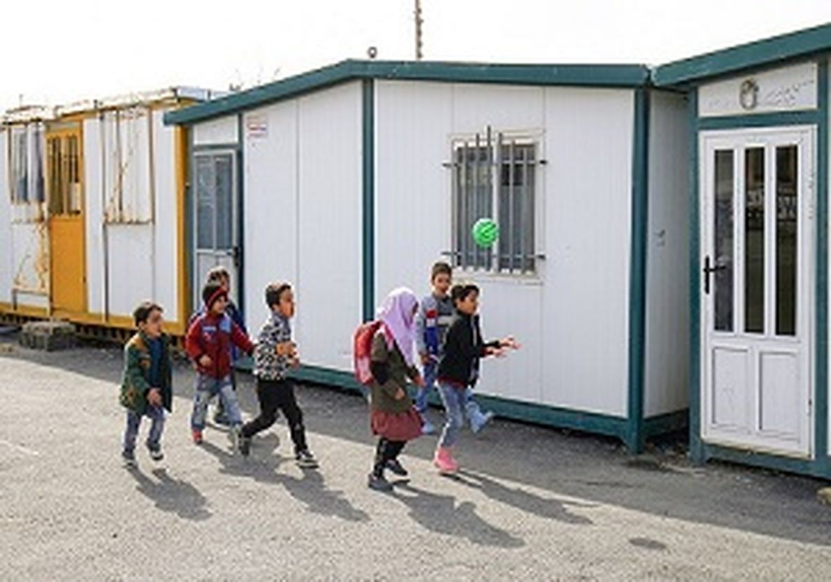 وجود مدارس کانکسی و سنگی در استان اصفهان