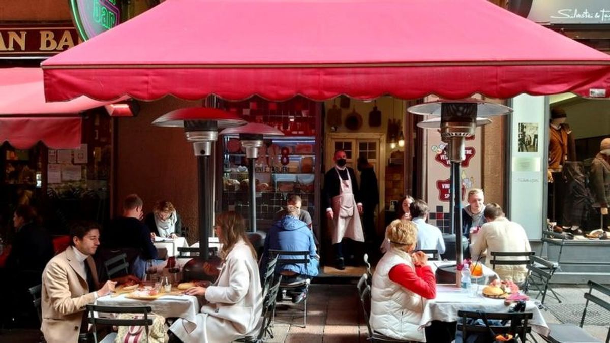 راه جدید ایتالیایی‌های برای غذاخوردن در رستوران در روزهای کرونایی