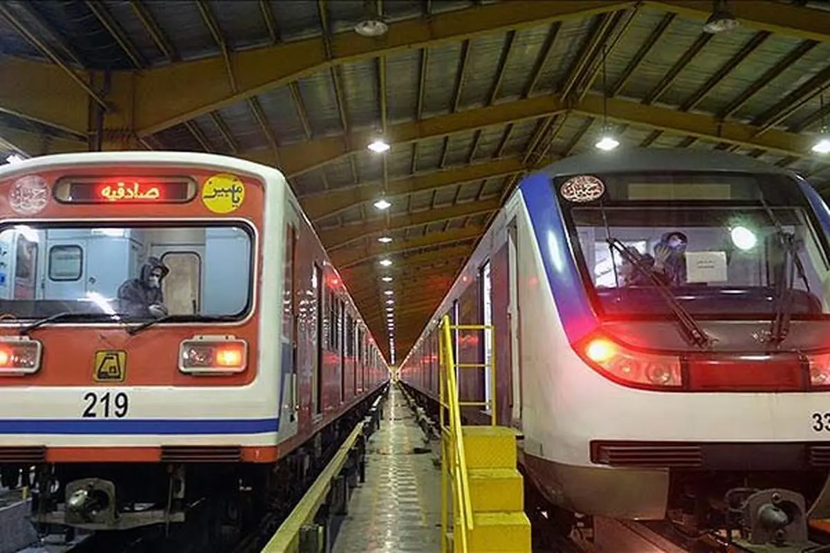 رقص و شادی در مترو تهران در روزهای سخت کرونایی/ ویدئو