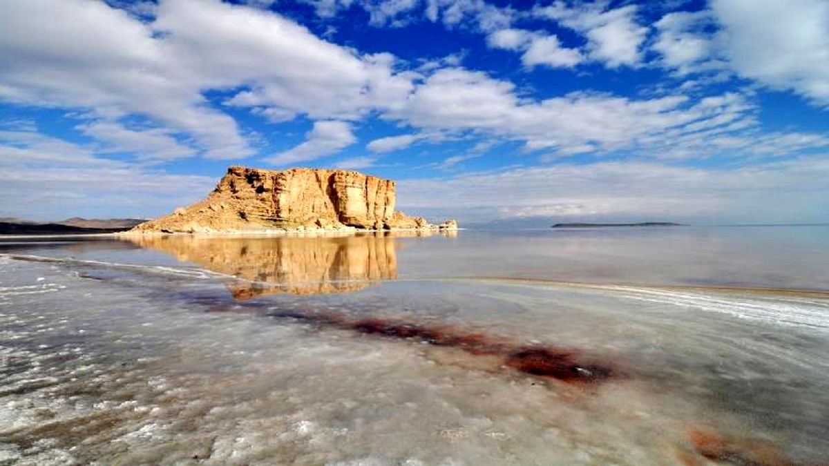 آب دریاچه ارومیه ۱۶ میلیون مترمکعب کاهش یافت