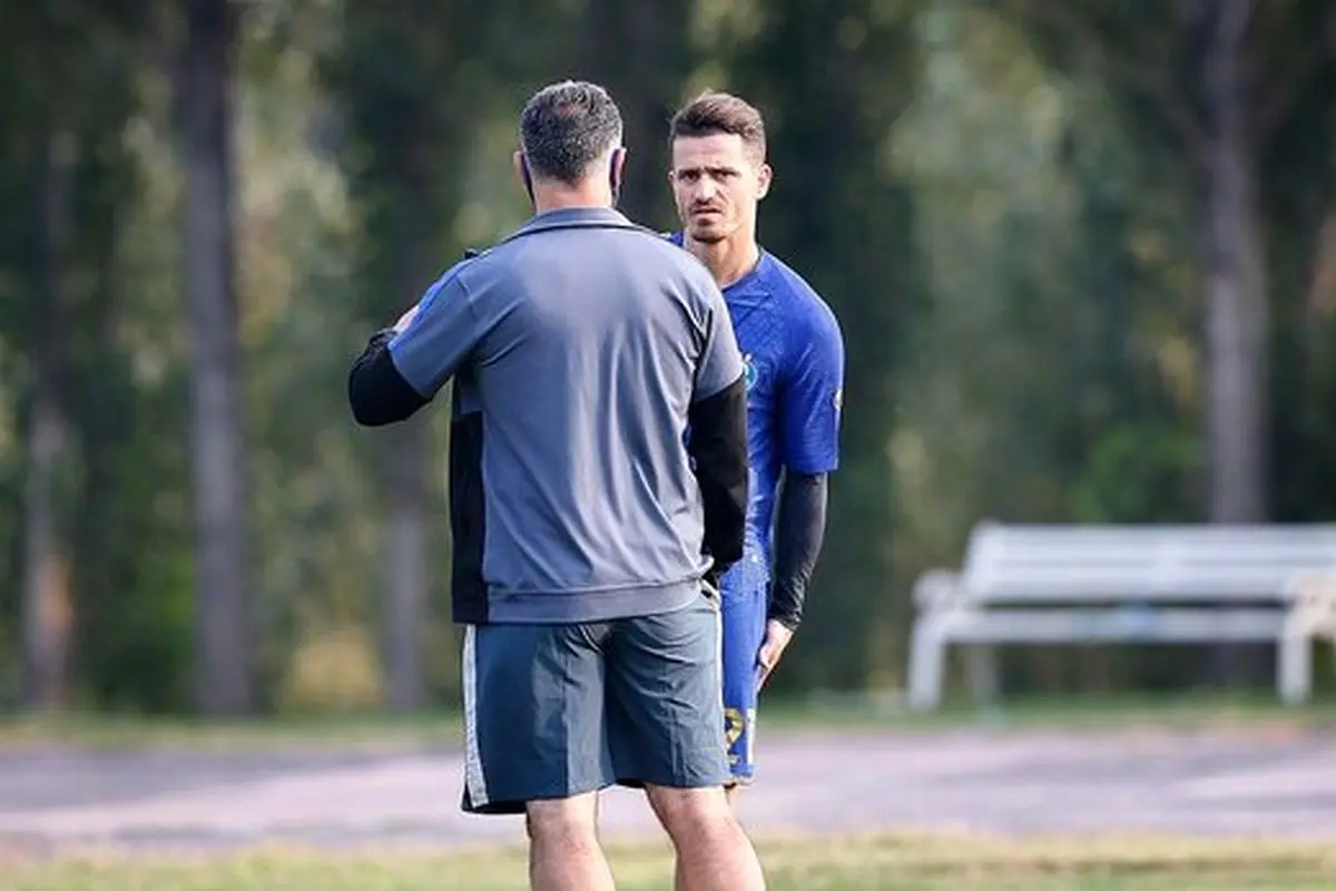 کاپیتان با لبخند به ترکیب استقلال برگشت/ عکس