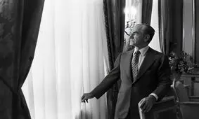 تفر‌یح محمدرضا شا‌ه و ثریا در سا‌حل میامی/ عکس