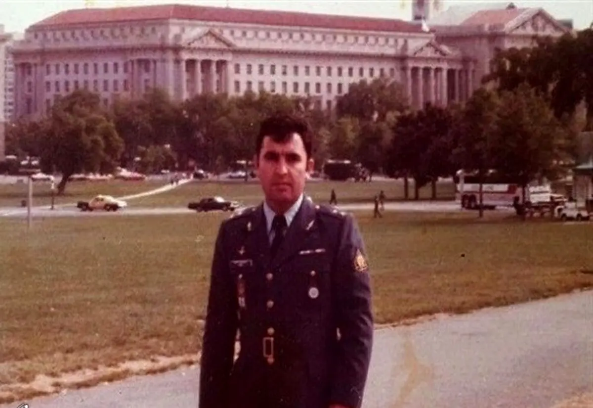 منافقین کدام خلبان ایرانی را خفه کردند و به شهادت رساندند؟