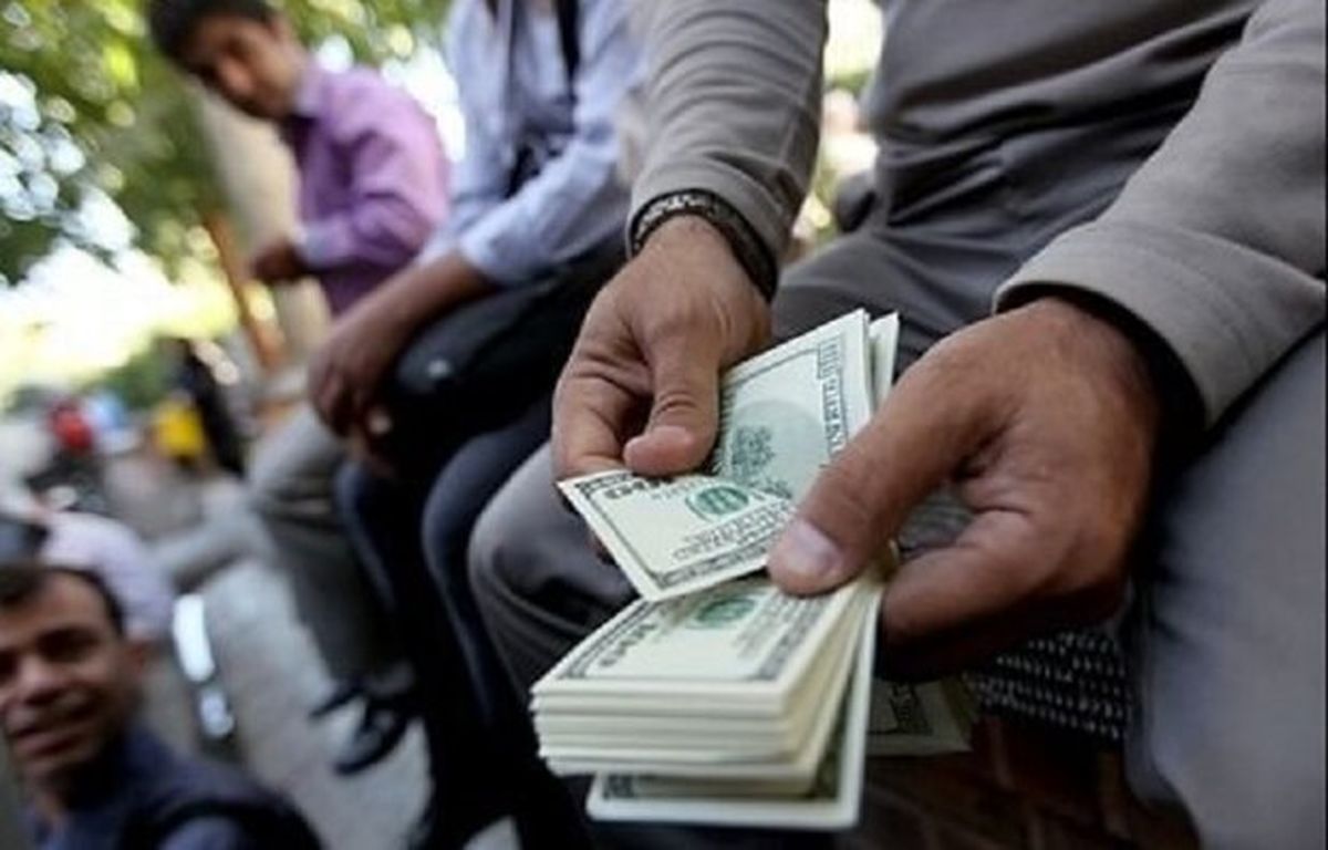 تعلیق سنگین در بازار ارز / دلالان نگران از آوار شکست نرخها