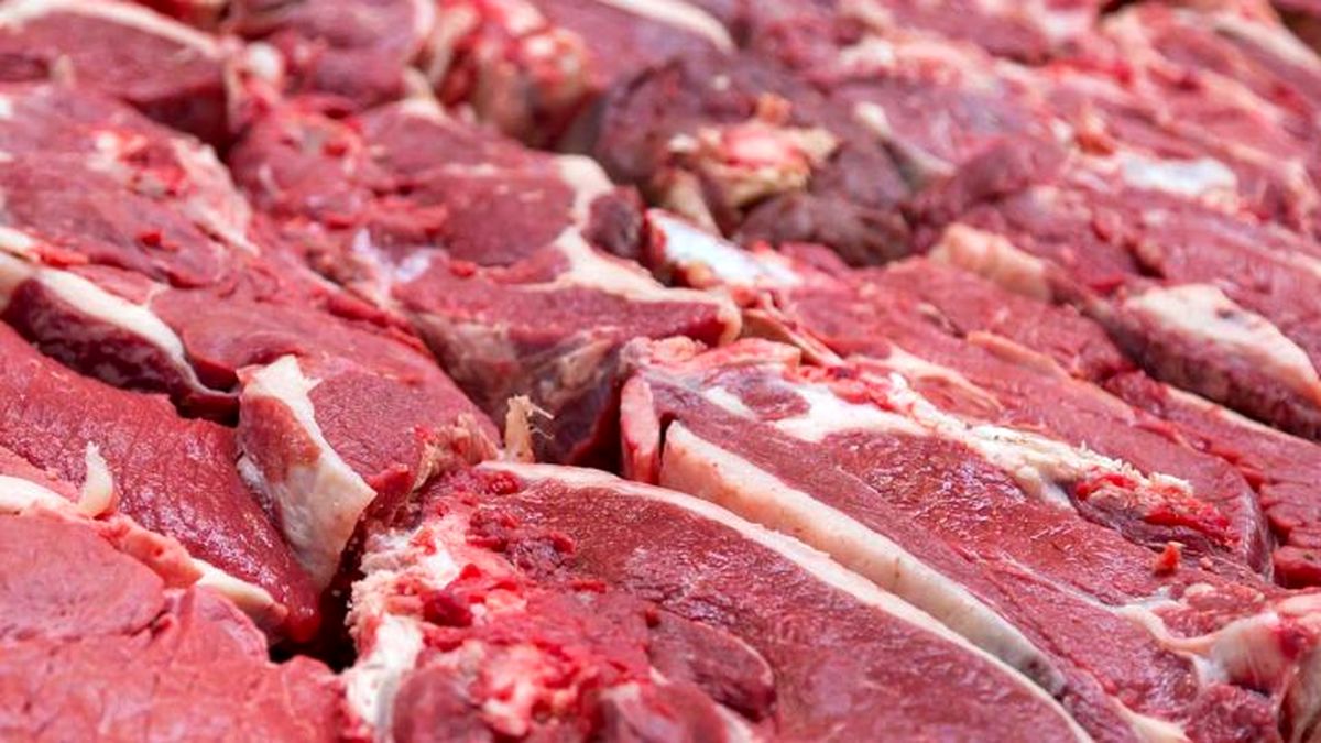 قیمت گوشت گوساله بین ۱۲۰ تا ۱۴۰ هزار تومان است