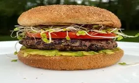 چگونه در خانه یک همبرگر گیاهی درست کنیم؟