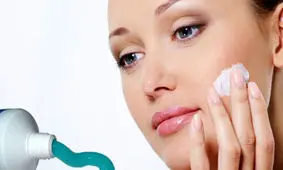 چگونه با خمیر دندان جوش‌های صورتمان را از بین ببریم؟