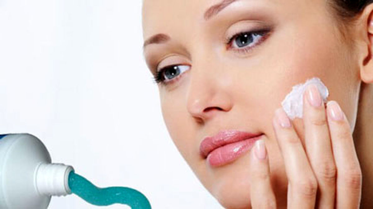 چگونه با خمیر دندان جوشهای صورتمان را از بین ببریم؟
