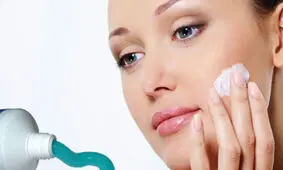 چگونه با خمیر دندان جوش‌های صورتمان را از بین ببریم؟