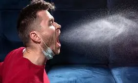 سرفه خانم مسافر بدون ماسک به صورت مسافران هواپیما/ او بازداشت شد/ عکس