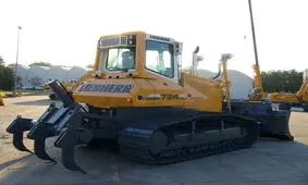 نجات معجزه‌آسای یک زن از زیر بولدوزر