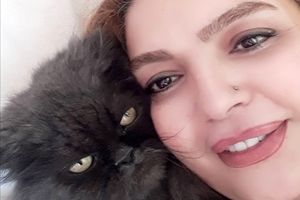 عزاداری خانم بازیگر ایرانی برای مرگ گربه اش