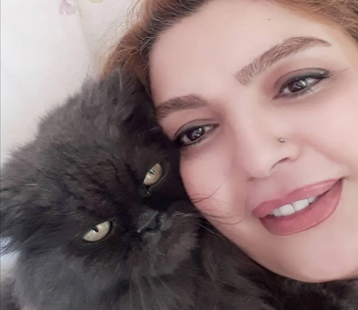 عزاداری خانم بازیگر ایرانی برای مرگ گربه اش