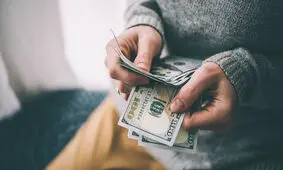 دلار عقب رفت