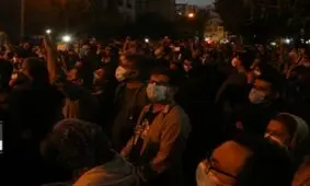 شعر خوانی دوستداران شجریان در خیابان فجر تهران/ ویدئو