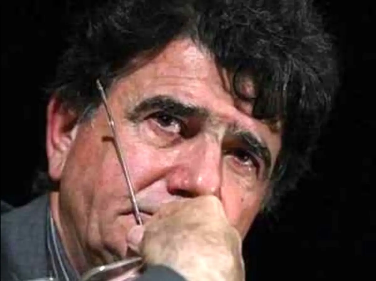 طرفداران استاد شجریان در مقابل بیمارستان «جم» شمع روشن کردند/ عکس