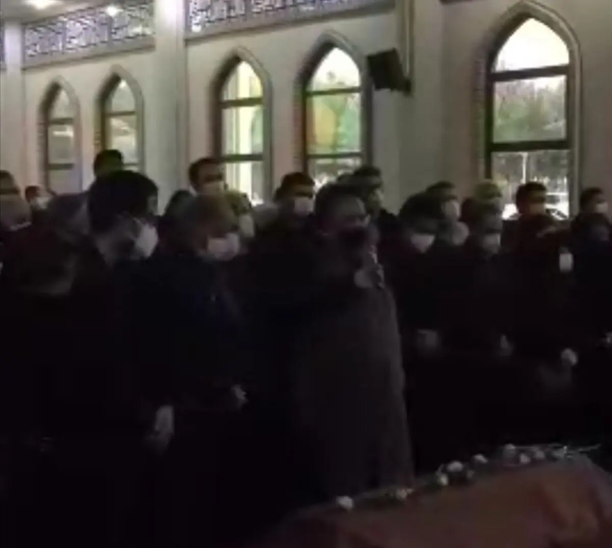 فیلمی از اقامه نماز بر پیکر استاد محمدرضا شجریان