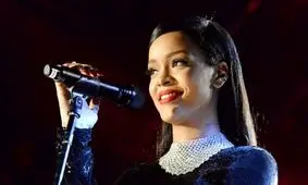 معذرت‌خواهی ریحانا از مسلمانان به خاطر استفاده از حدیث پیامبر