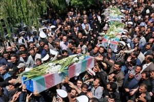 پیکر شهدای ترور به سمت میعادگاه نماز جمعه تهران تشییع شد