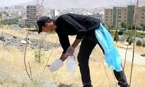 حاشیه سد مهاباد توسط فعالان محیط زیست پاکسازی شد/ جمع آوری۶ تُن زباله