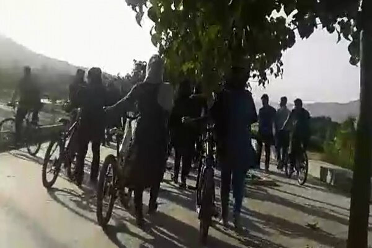 آیا دوچرخه سواری بانوان در اماکن عمومی واجد وصف کیفری است
