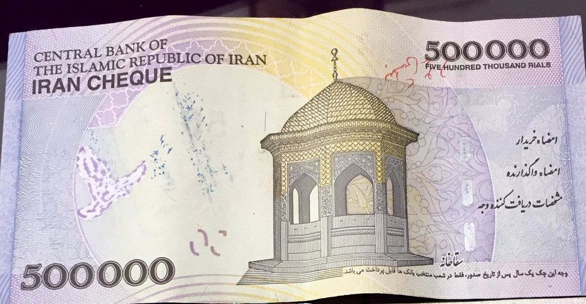بارش تراول ۵۰ هزاری از آسمان در جاده شهریار - رباطکریم!/ ویدئو