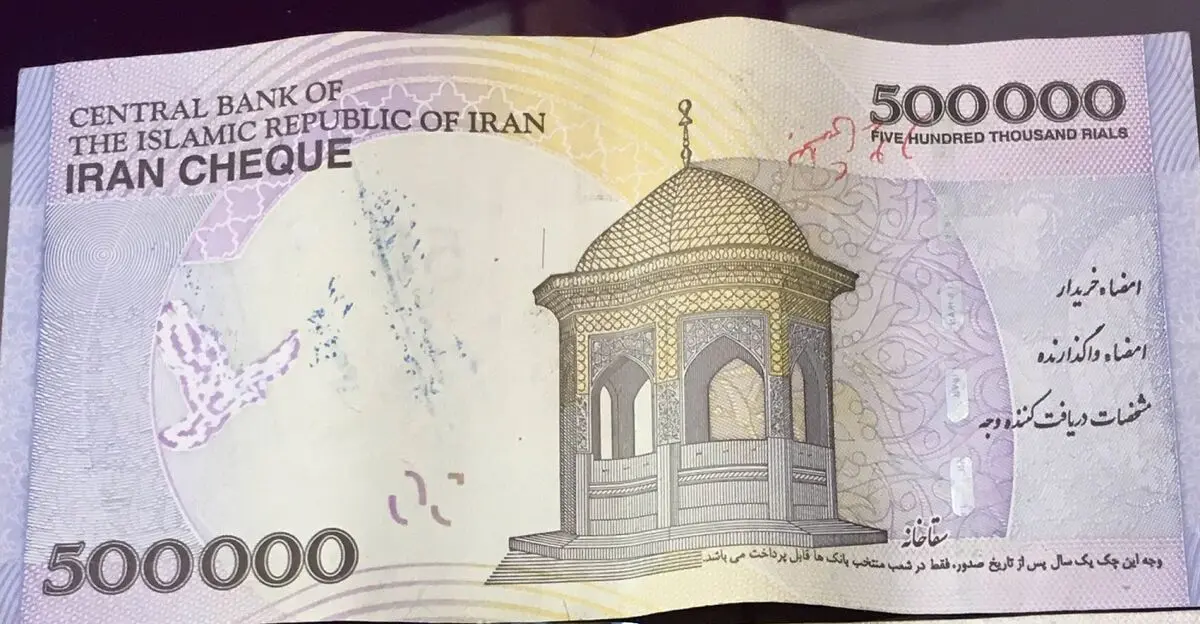 بارش تراول ۵۰ هزاری از آسمان در جاده شهریار - رباط‌کریم!/ ویدئو