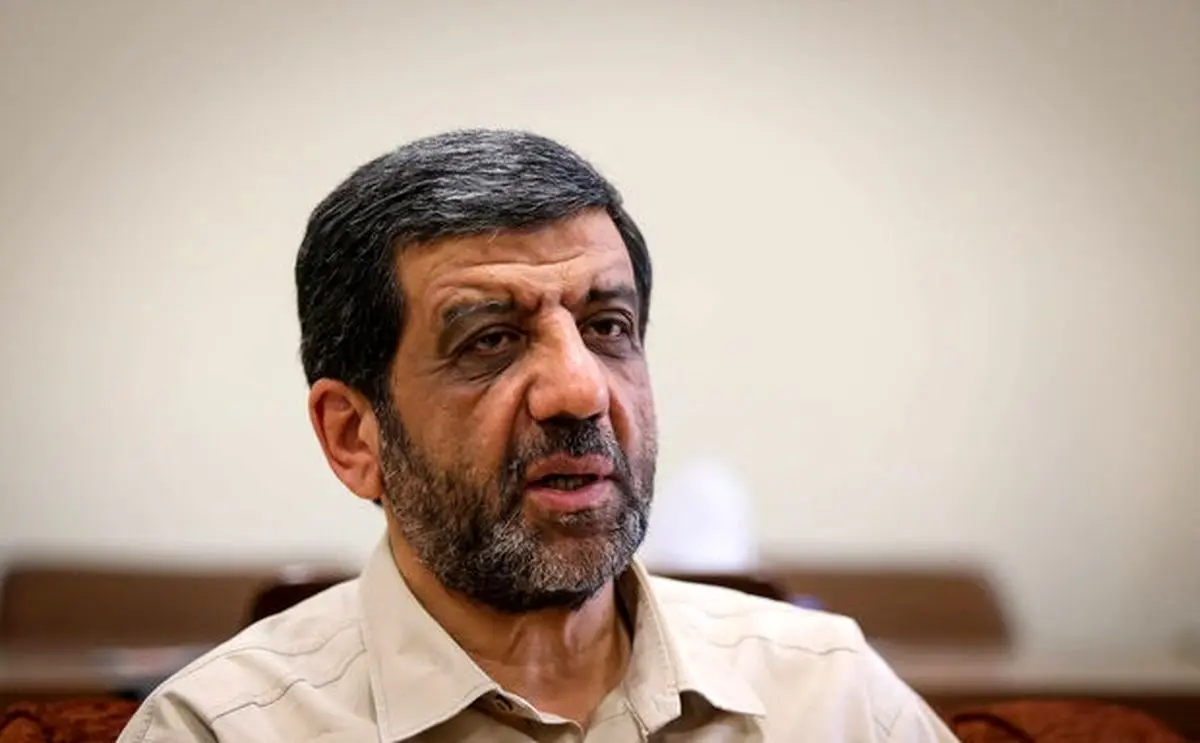 شوخی عزت الله ضرغامی با آیت الله آملی لاریجانی/ ویدئو