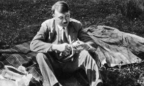 انتشار تصاویری تازه از مخفی‌گاه زیرزمینی آدولف هیتلر در عمق ۱۷ متری/ ویدئو