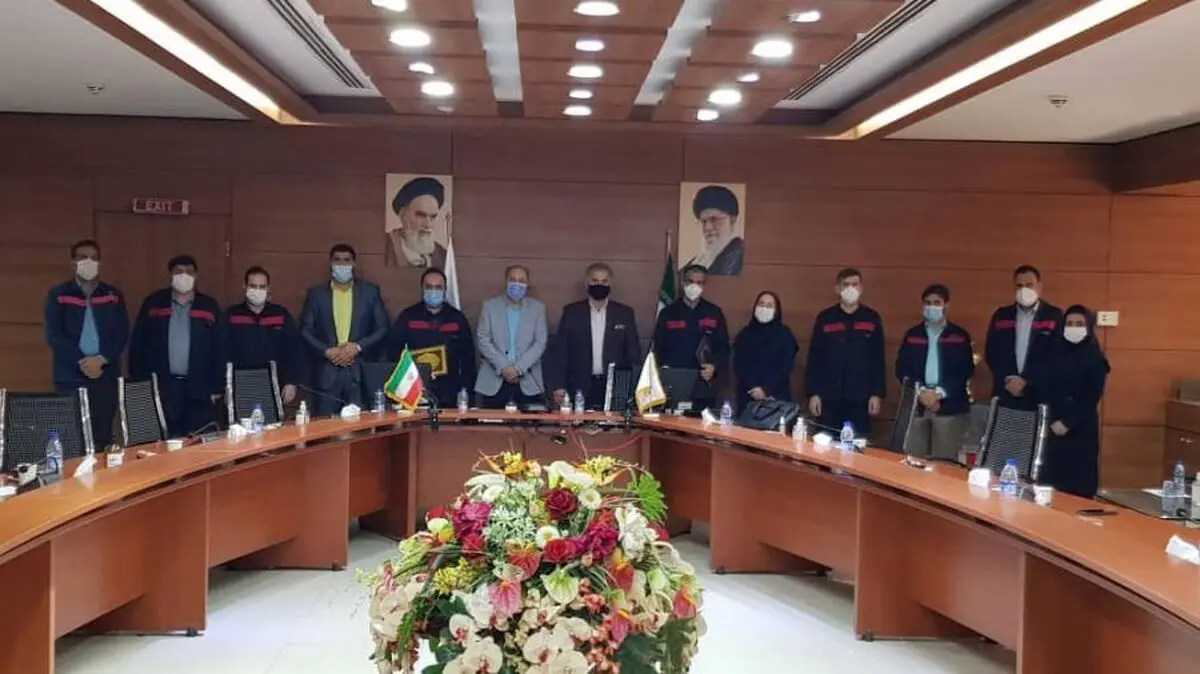 تقدیر بهداشت شرق اهواز از فولاد اکسین/همیشه نام فولاد اکسین برای مرکز بهداشت یادآور یک شرکت همراه در بهداشت و سلامت است