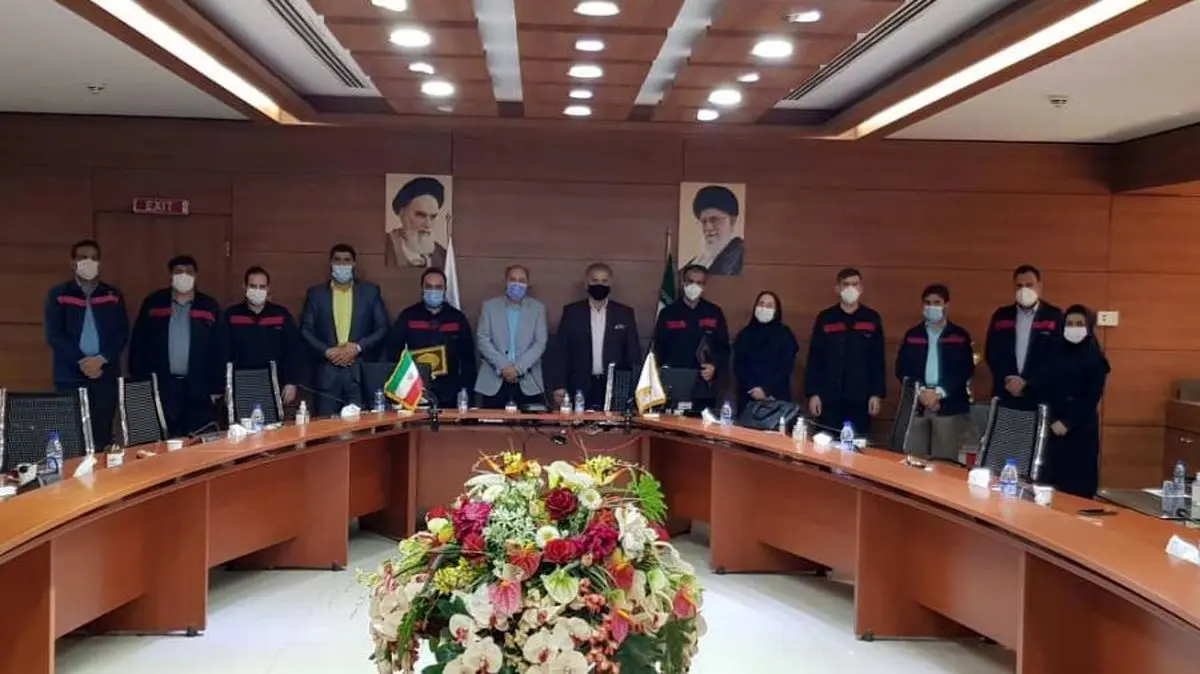 تقدیر بهداشت شرق اهواز از فولاد اکسین/همیشه نام فولاد اکسین برای مرکز بهداشت یادآور یک شرکت همراه در بهداشت و سلامت است