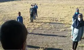 یکهزار و۵۰۰ دانش‌آموز سرابی همچنان محروم از گوشی هوشمند/ عضو شورای روستای احمدآباد سفلی: آنقدر فقیریم که حتی نمی‌توانیم مواد ضدعفونی کننده بخریم