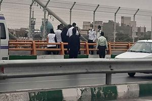 خودکشی از پل اتوبان مدرس تهران/ ویدئو