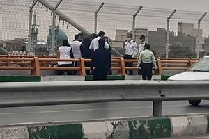 خودکشی از پل اتوبان مدرس تهران/ ویدئو